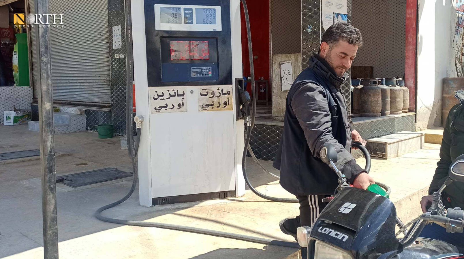 The HTS-run Watad Petroleum Company has priced fuel in USD instead of the usual Turkish lira, as the latter depreciates against the greenback, according to North Press.