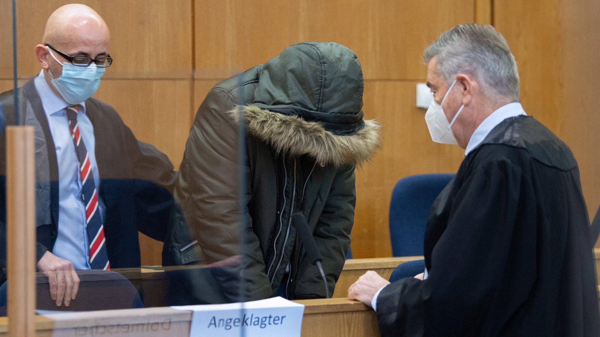“Torture Doctor” Hides Face in Court: I Have a Social Center