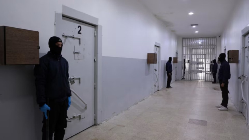 International Coalition Transfers More Than 300 ISIS Detainees from Al-Hassakeh’s Al-Sina’a Prison